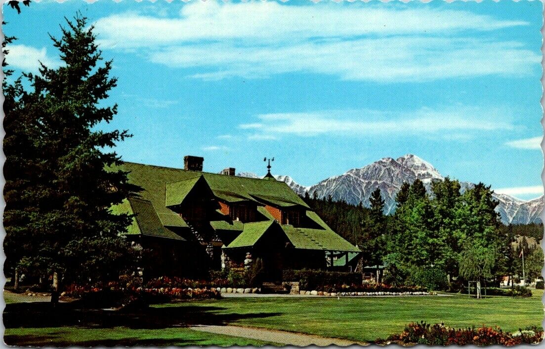 Vintage Postcard Jasper National Park Administration Building Canada Unposted