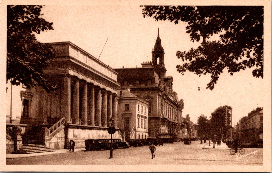 Vintage Postcard The Courthouse And The Town Hall Tours France Unposted