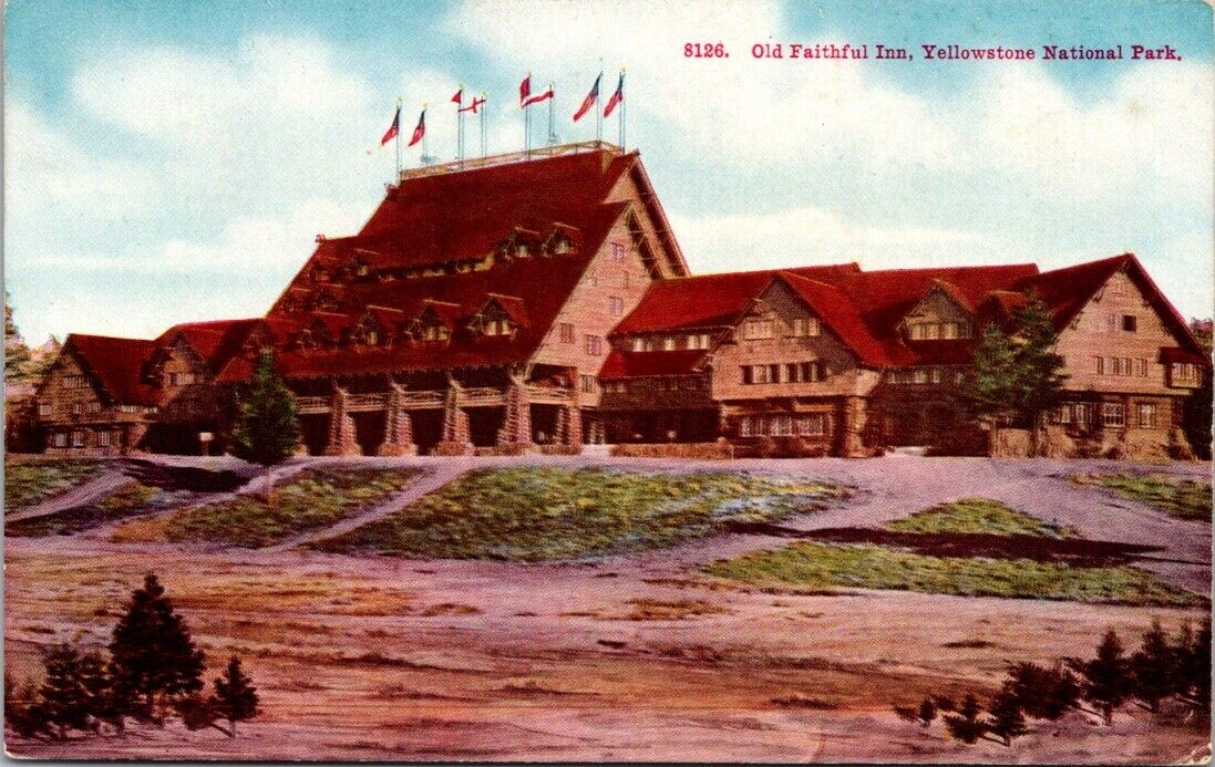 Postcard Divided Back Unposted Old Faithful Inn Yellowstone National Park