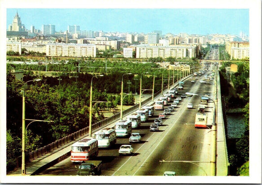 Vintage Postcard Moscow Kremlin And Busy Road Russia Unposted