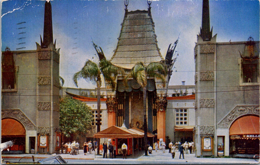 Vintage Postcard Grauman's Chinese Theater Holywood California United States