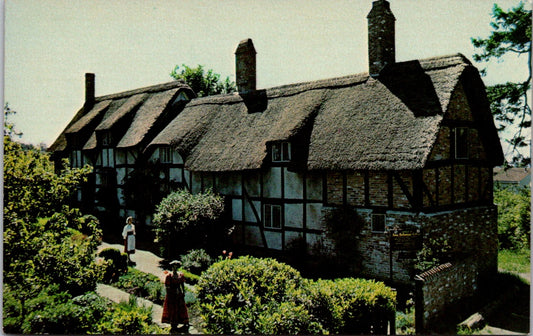 Vintage Postcard Anne Hathaway's Cottage And Garden Olde England Inn Unposted