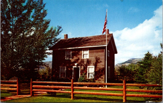 Vintage Postcard Buffalo Bill's Boyhood Home Iowa United States Unposted