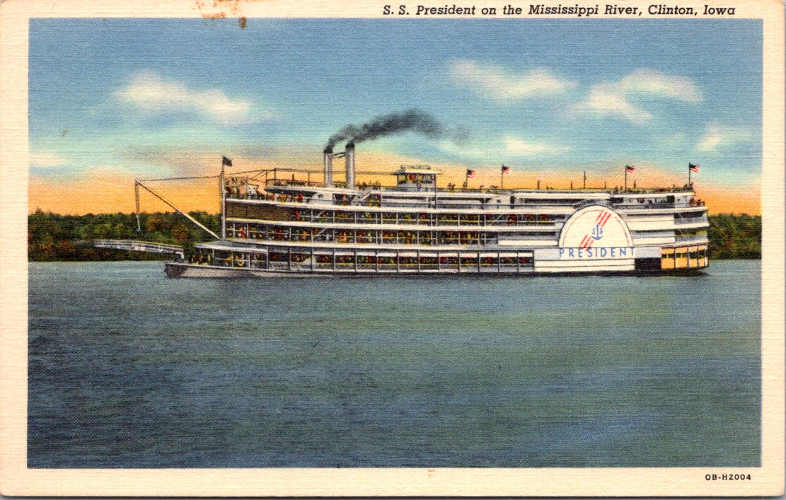 Vintage Postcard SS President On The Mississippi River Clinton Iowa Unposted