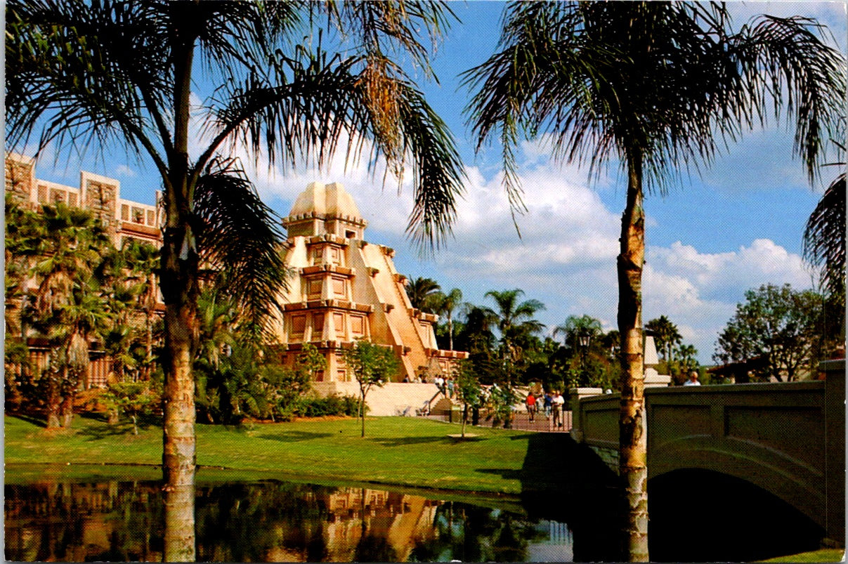 Vintage Postcard Ancient Pyramid River Of Time Mexico World Showcase Unposted