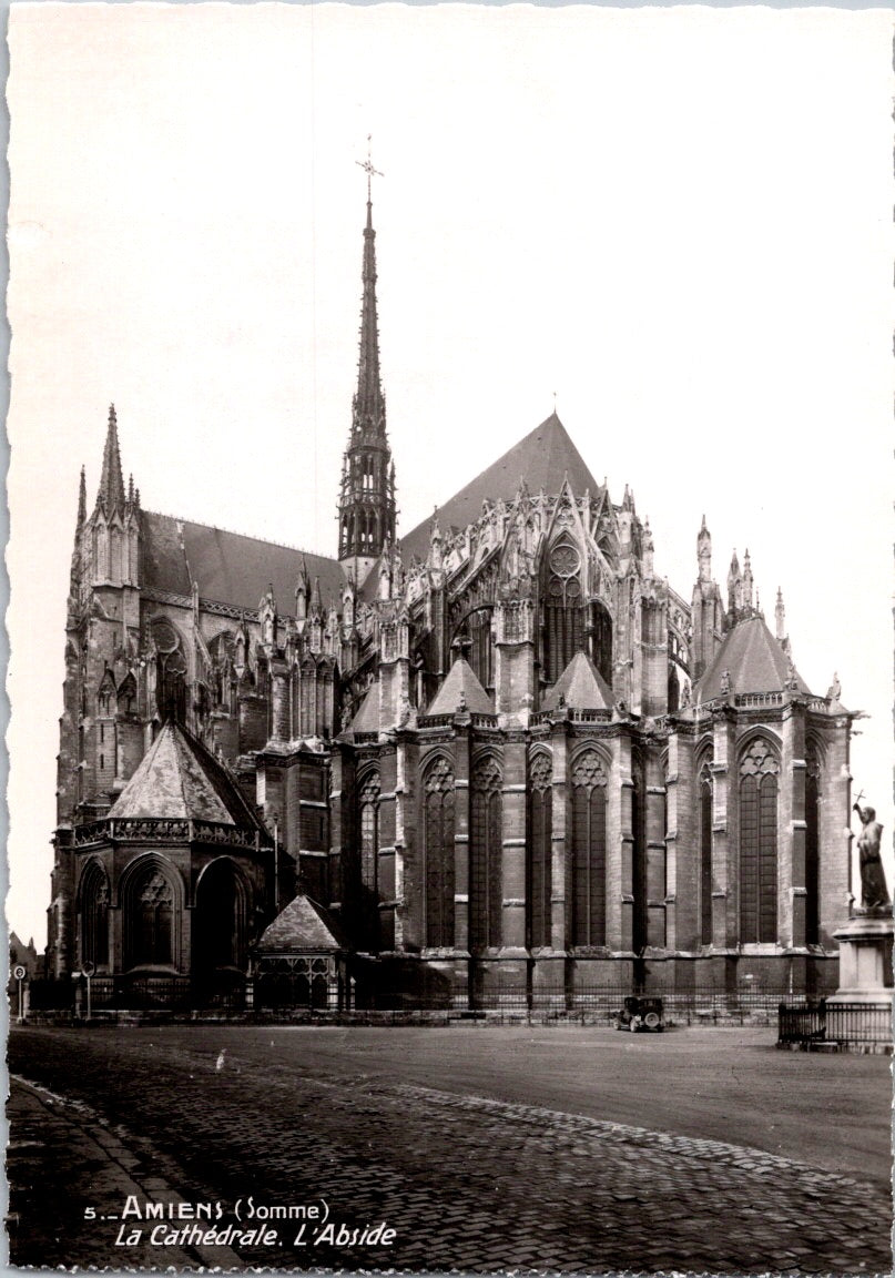 Vintage Postcard The Apse Cathédrale Notre Dame d'Amiens France Unposted