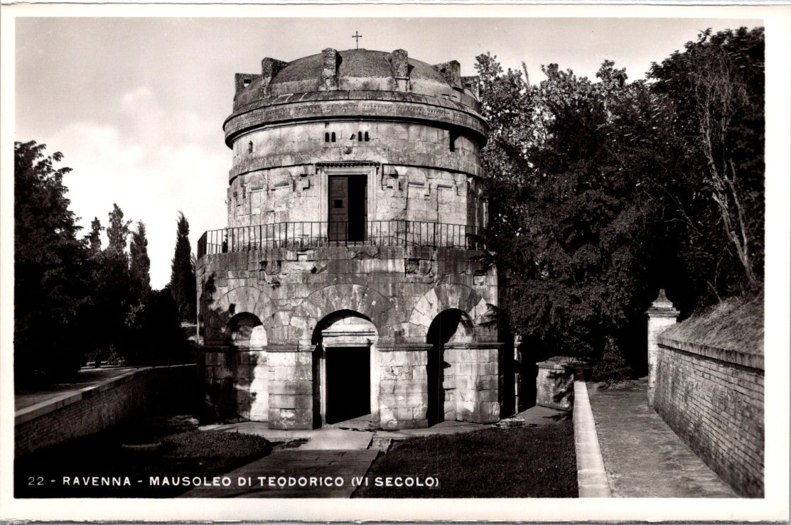 Vintage Postcard Teodorico Mausoleum 6th Century Ravenna Italy Unposted