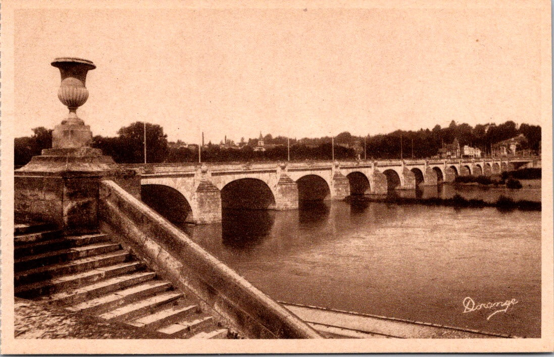 Vintage Postcard The Stone Bridge Tours City France Unposted