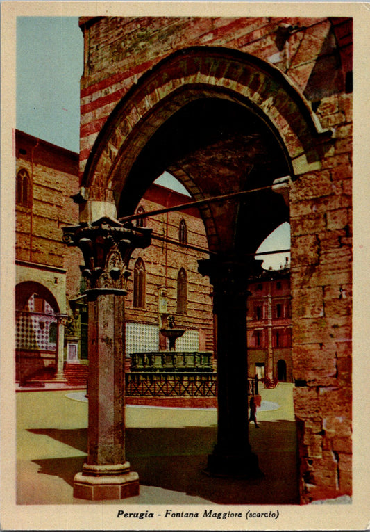 Vintage Postcard The Fontana Maggiore Scorcio Perugia Italy Unposted