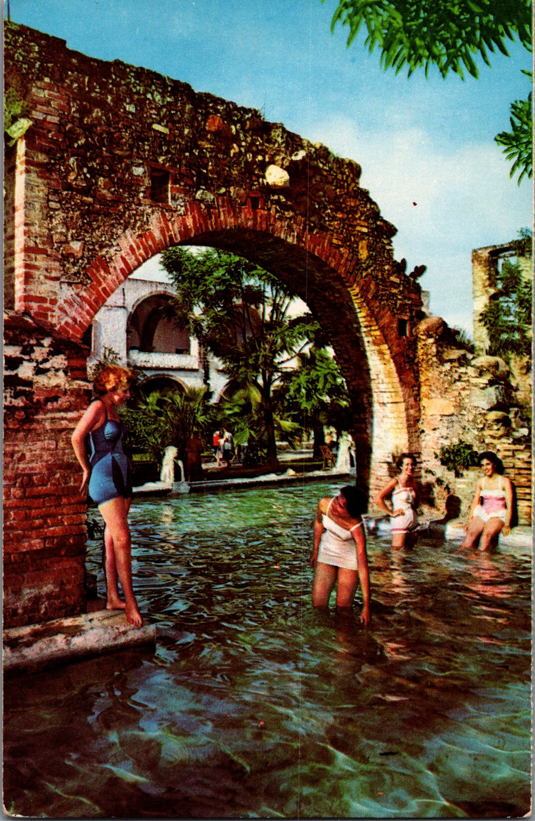 Vintage Postcard The Hotel Hacienda Vista Hermosa Mexico Unposted