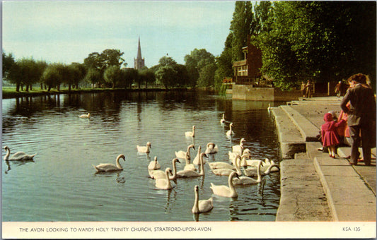 Vintage Postcard The Avon Looking Towards Holy Trinity Church Straford England