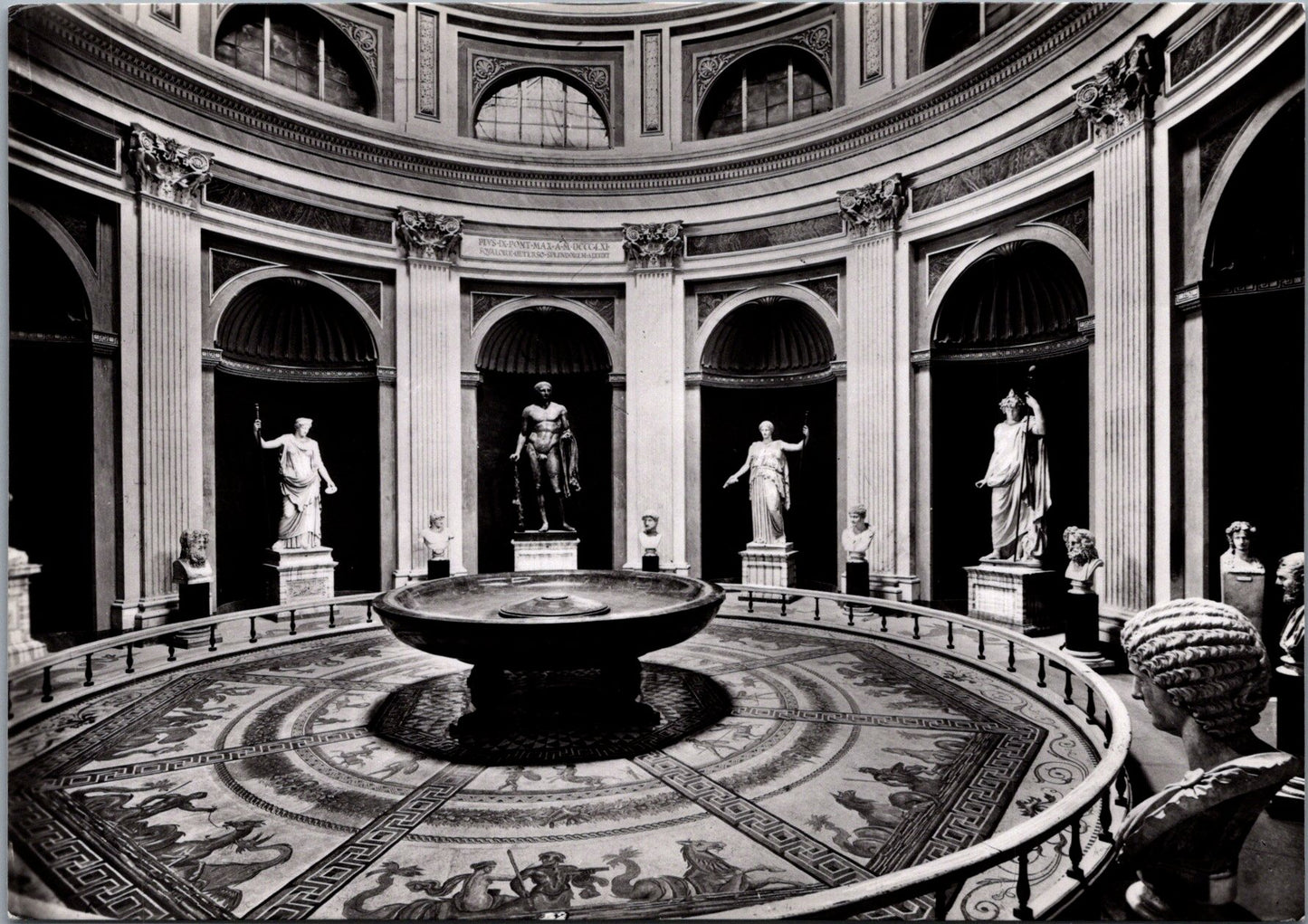 Vintage Postcard Round Hall Sculptures Museum Vatican City Italy Unposted