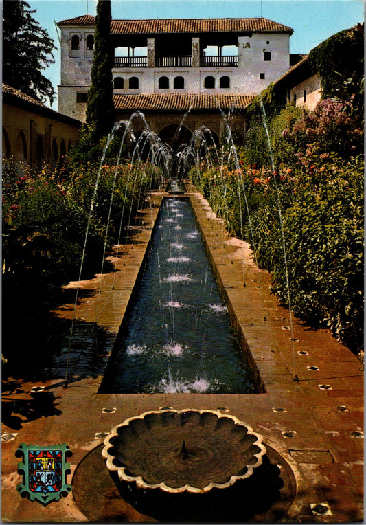 Vintage Postcard The Fountain Yard Jets Court Granada Spain Unposted