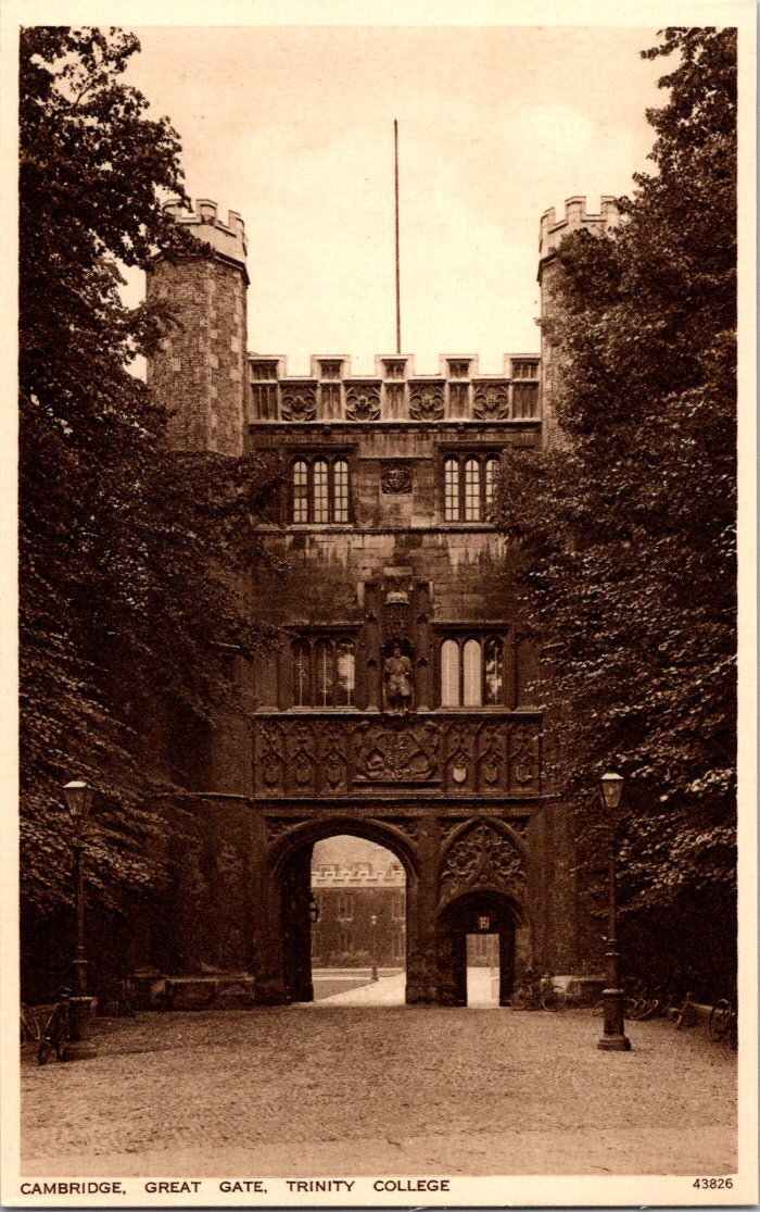 Vintage Postcard Cambridge Great Gate Trinity College England Unposted