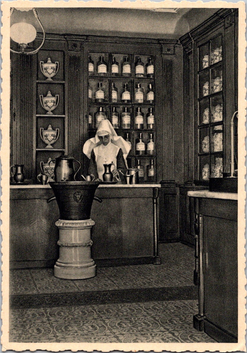 Vintage Postcard Pharmacie Le Coin Hôtel-Dieu Museum France Unposted