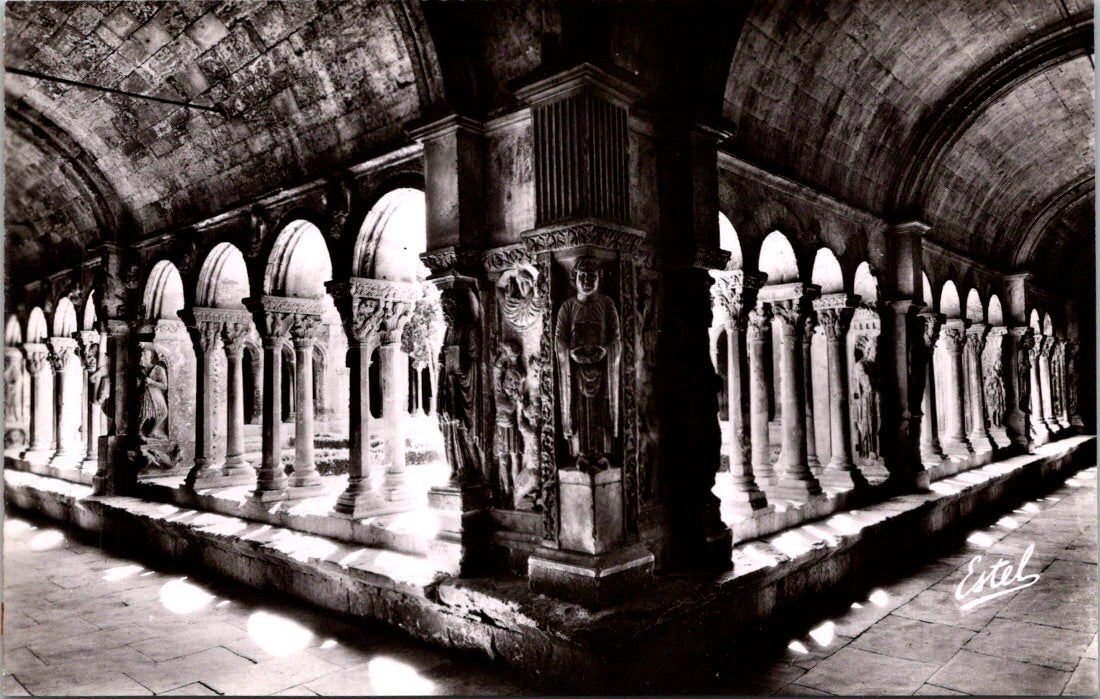 Postcard Vintage The Galleries Of Of The St. Trophime Cloister 12th Century