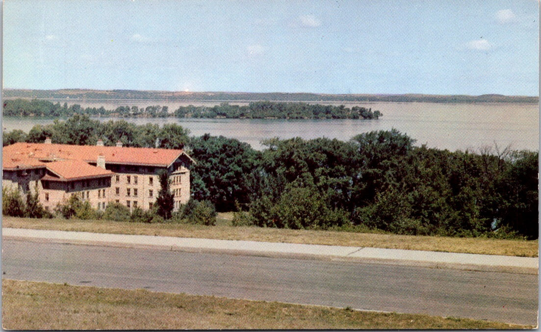 Vintage Postcard Picnic Point Lake Mendota Madison Wisconsin Unposted