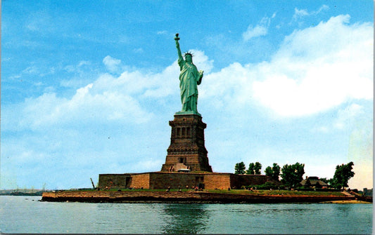 Vintage Postcard The Statue Of Liberty On Bedloe's Island New York Harbor