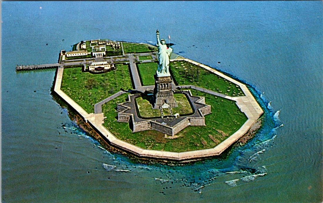 Vintage Postcard Statue Of Libertly National Monument Liberty Island New York