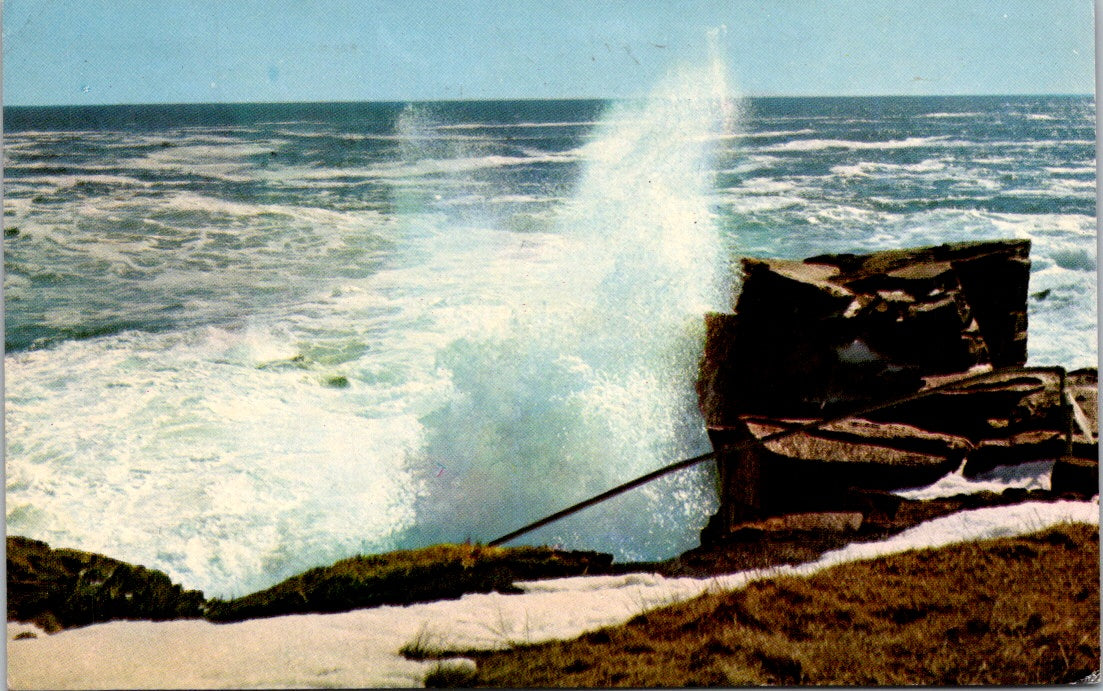 Vintage Postcard High Surf At Thunder Hole Ocean Drive Mount Desert Island Maine