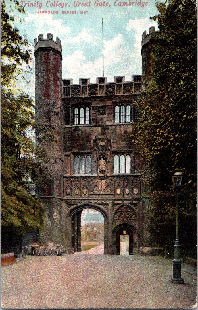 Vintage Postcard Trinity College Great Gate Cambridge England Unposted