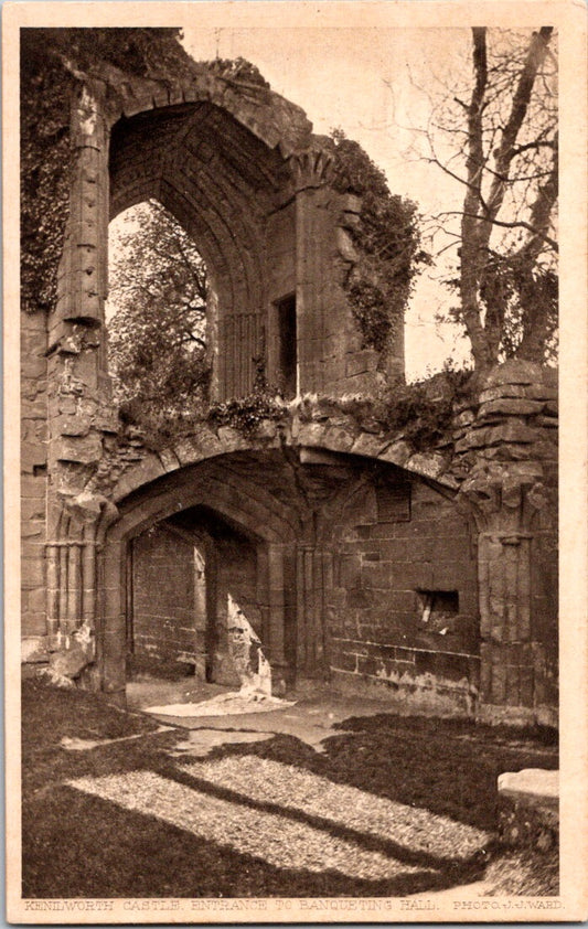 Vintage Postcard Kenilworth Castle Entrance To Ranqueting Hall England Unposted