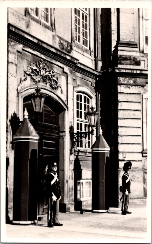 Vintage Postcard The Guard At Amalienborg Castle Copenhagen Denmark Unposted