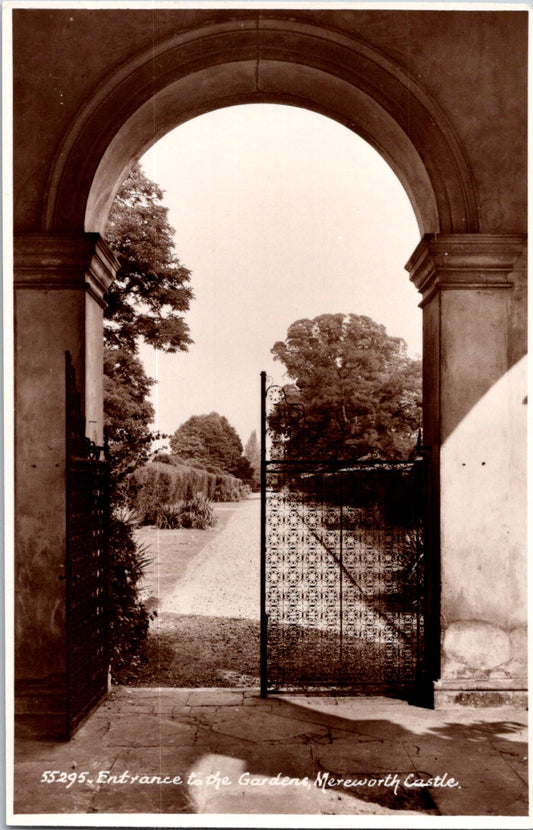 Vintage Postcard Entrance To The Gardens Mereworth Castle Kent England Unposted