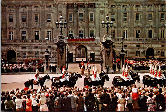 Vintage Postcard H.M. The Queen At Buckingham Palace Entrance Trooping The Color