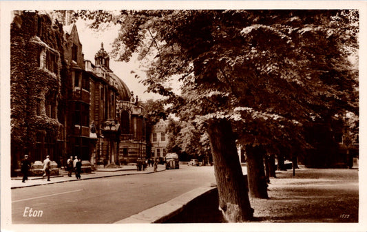 Vintage Postcard The Eton College Chapel London United Kingdom Unposted