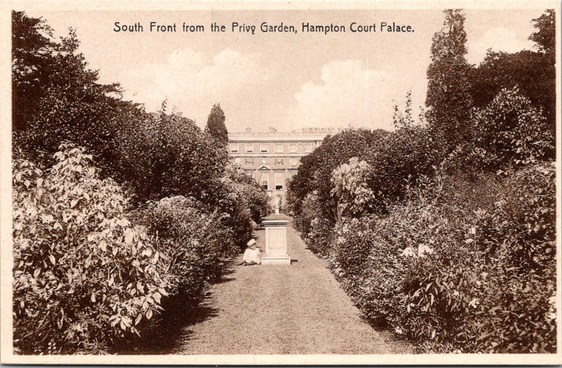 Vintage Postcard South Front From Privy Garden Hampton Court Palace Unposted