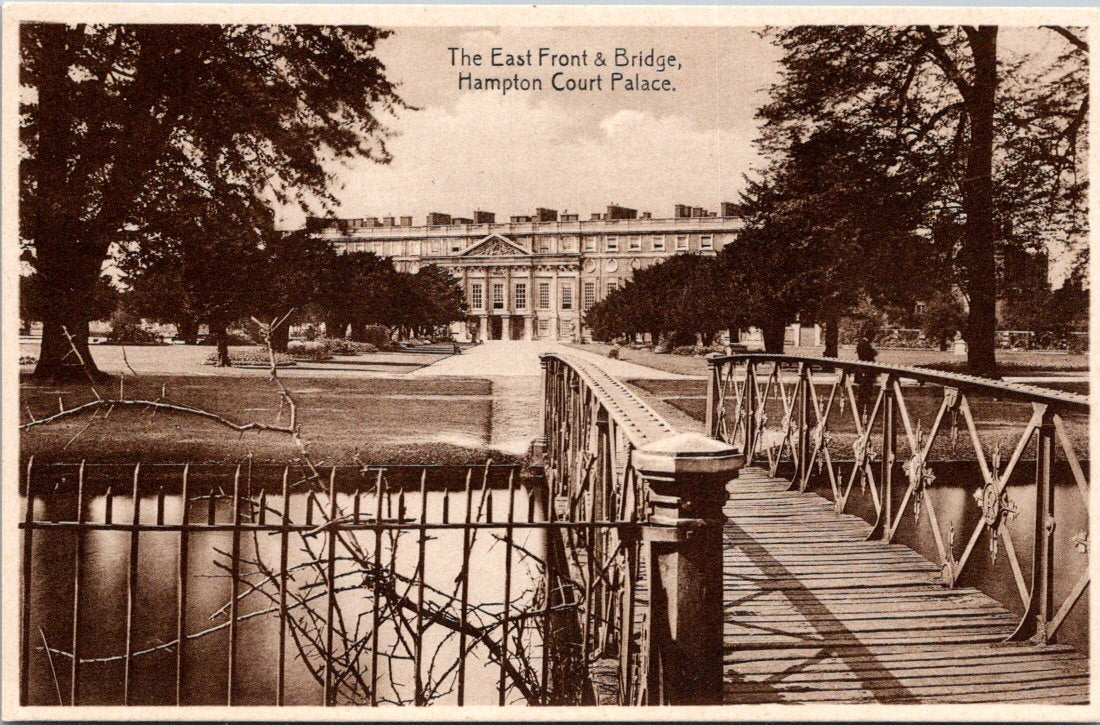 Vintage Postcard Hampton Court Palace The East Front And Bridge England Unposted