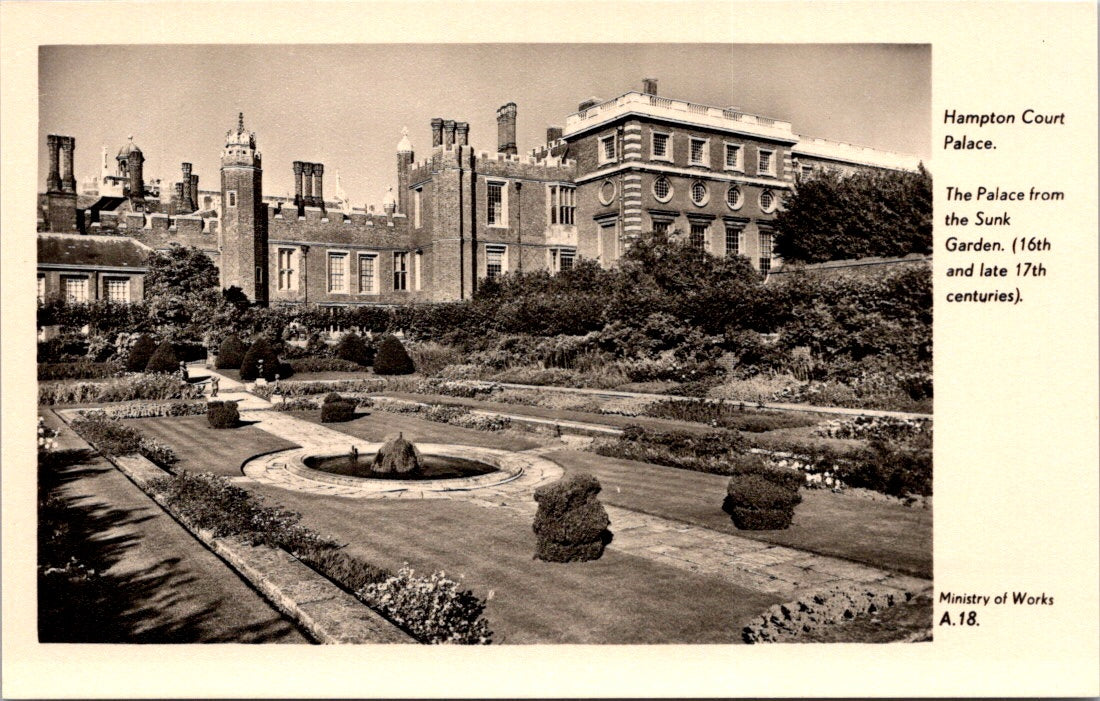 Vintage Postcard Hampton Court Palace The Palace From Sunk Garden Unposted