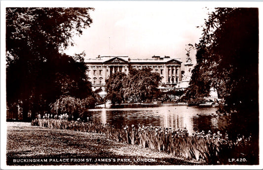 Vintage Postcard Buckingham Palace From Saint James Park London United Kingdom