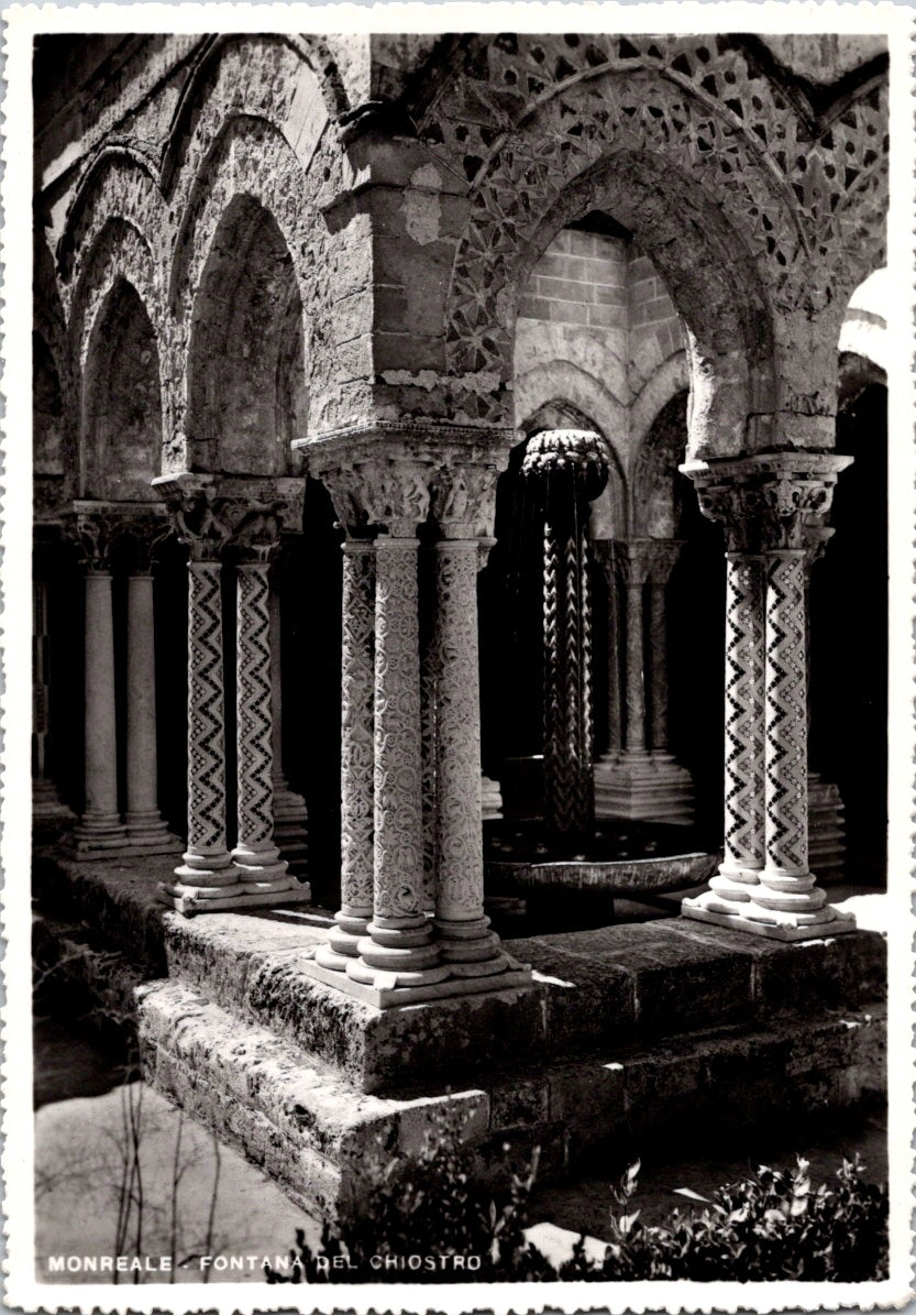 Vintage Postcard The Fountain Of The Cloister Monreale Sicily Italy Unposted