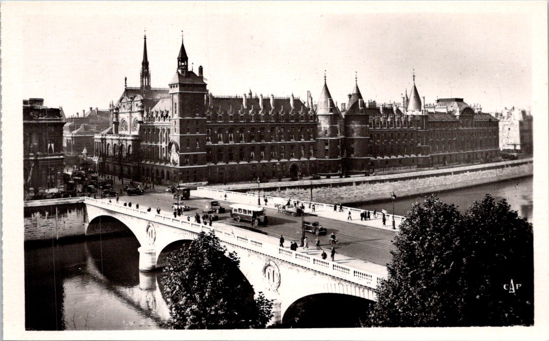 Vintage Postcard The Concierge And Pont Au Paris France Unposted