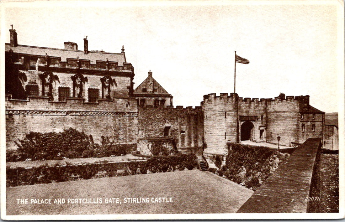 Vintage Postcard The Palace And Porrcullis Gate Stirling Castle Scotland