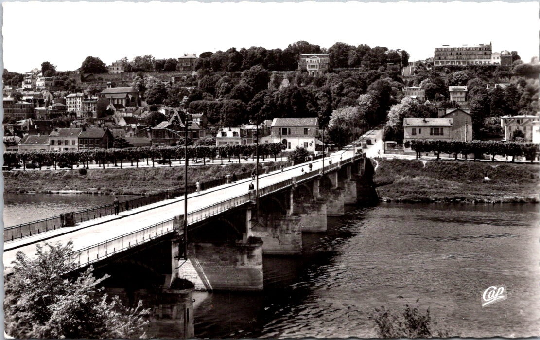 Vintage Postcard Le Pont Du Pecq Pavillon Henri IV Saint-Germain-en-Laye France