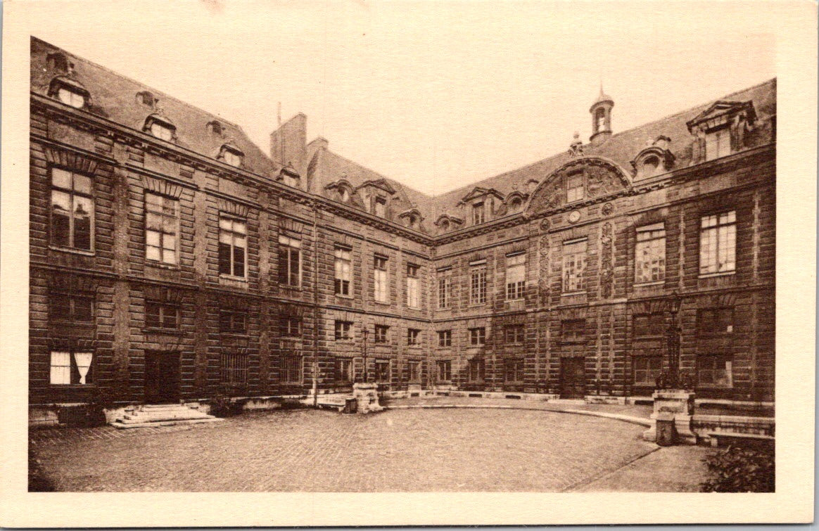 Vintage Postcard Courtyard Of Chevry Hotel National Library France Unposted