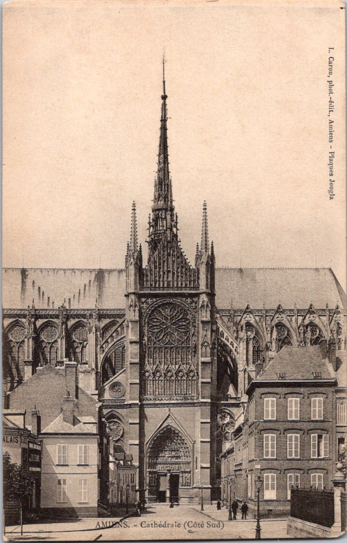 Vintage Postcard South Side Cathédrale Notre-Dame d'Amiens France Unposted