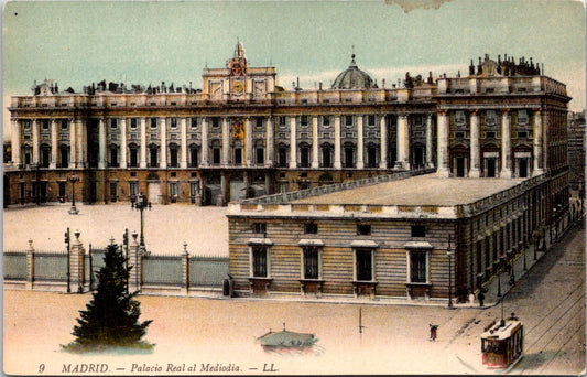 Vintage Postcard View Of The Royal Palace At Noon Madrid Spain Unposted