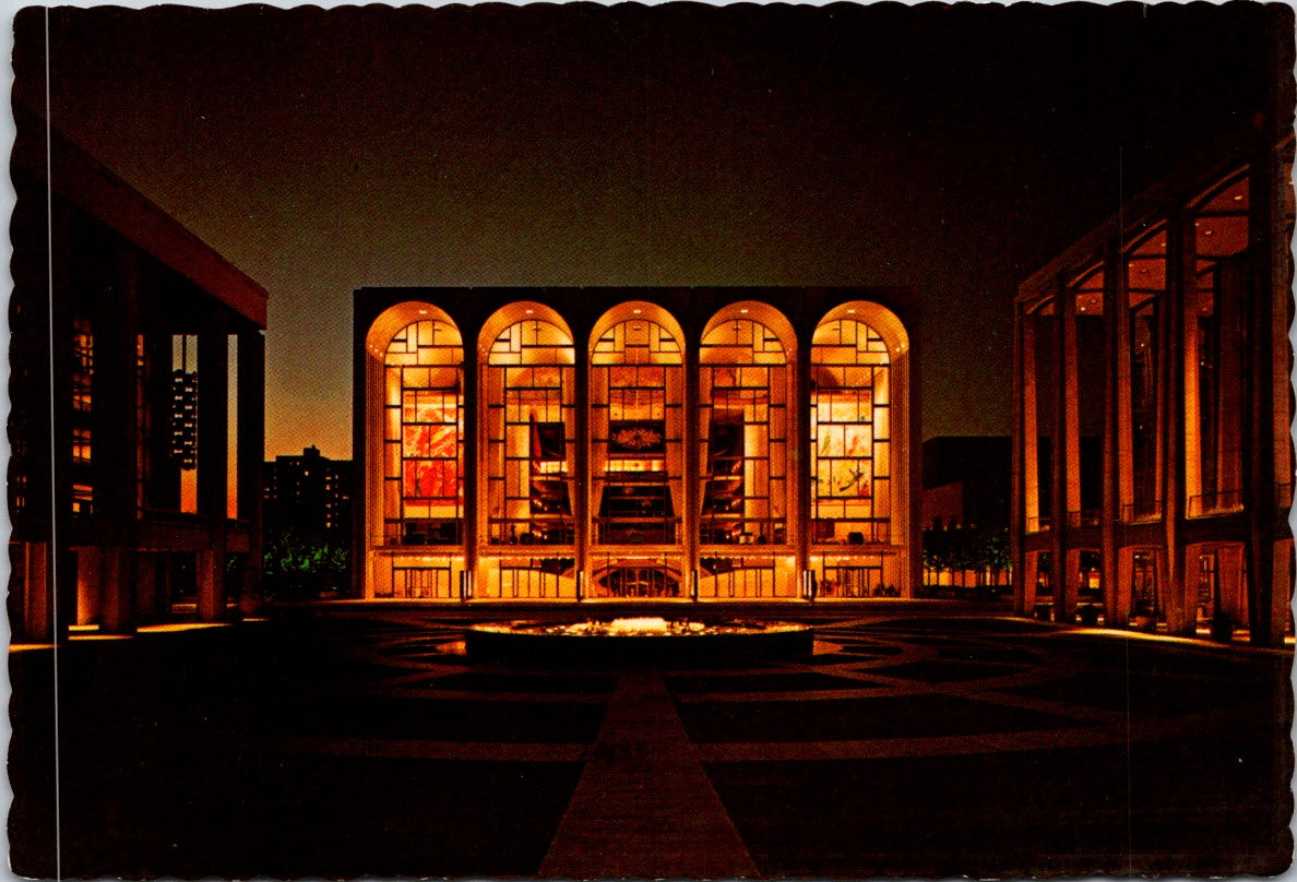 Vintage Postcard Metropolitan Opera House At Lincoln Center New York Unposted