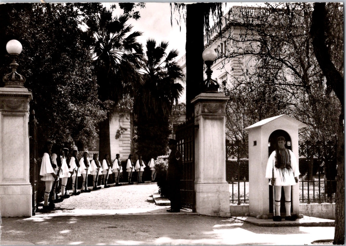 Vintage Postcard Athens The New Palace With Honour Guard Of The Efzonen Greece