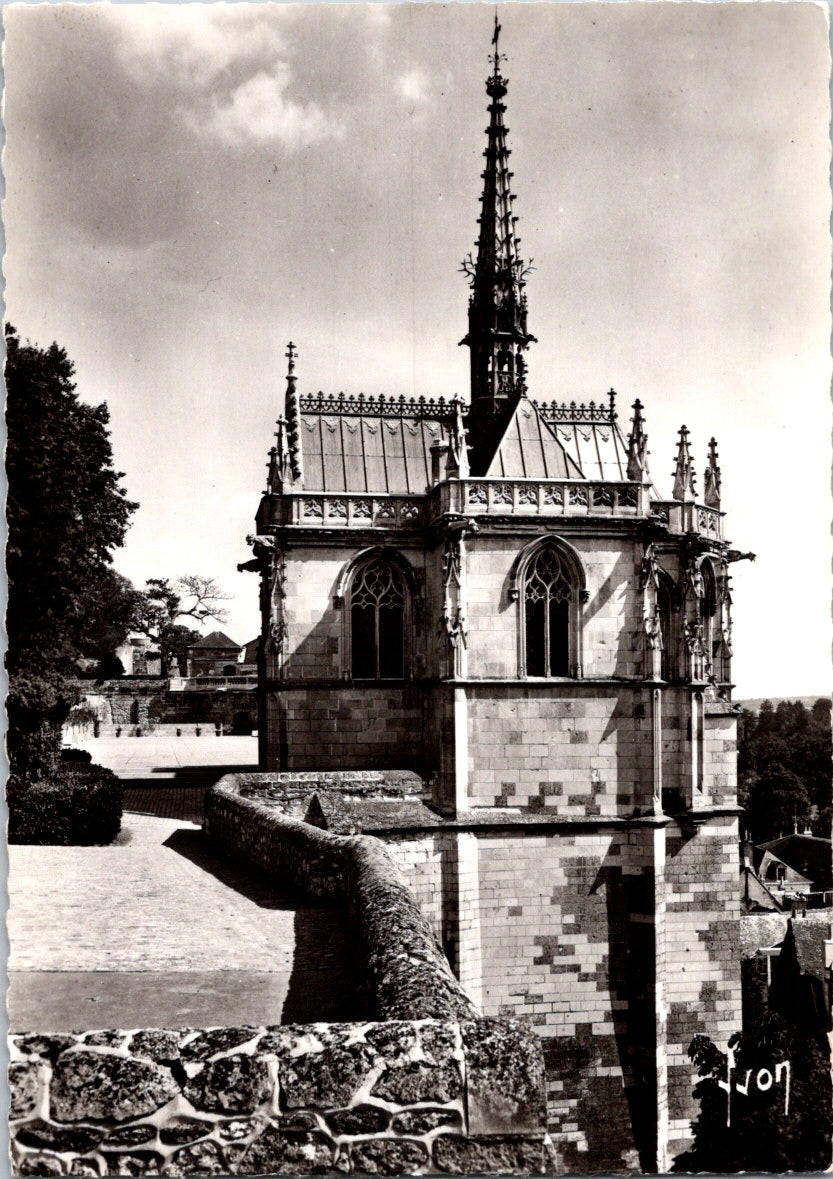 Vintage Postcard Amboise Castle And The Saint Hubert Chapel France Unposted