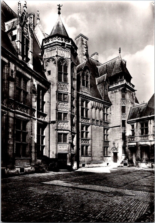 Vintage Postcard Courtyard Palais Jacques Coeur Bourges France Unposted