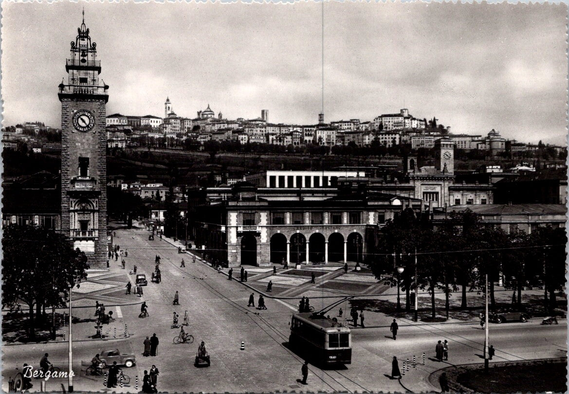 Vintage Postcard Photo Of The Bergamo City Italy Unposted