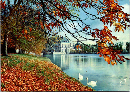 Vintage Postcard The Carp Pond And Castle Fontainebleau France Unposted