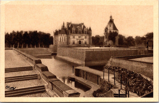 Vintage Postcard Overview Of Château de Chenonceau Chenonceaux France Unposted