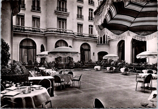 Vintage Postcard Courtyard Garden Hôtel Plaza Athénée France Unposted