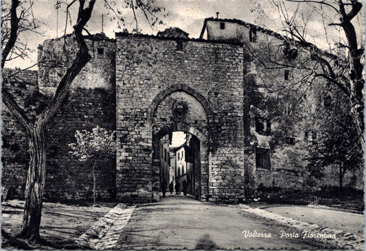 Vintage Postcard The Florentine Gate Volterra Italy Unposted